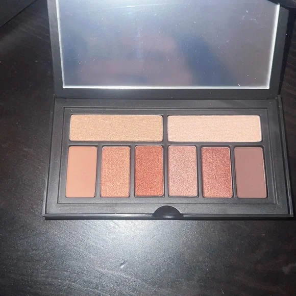 Urban Decay Naked Heat AND Smashbox Petal Metal Eye Palletes - Picture 2 of 8